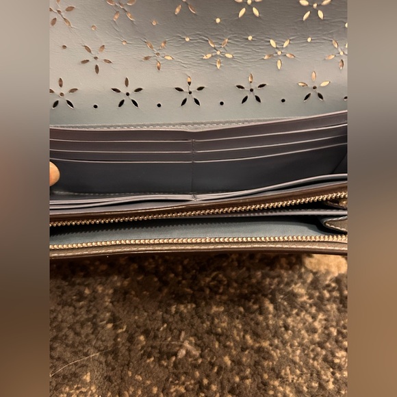 Coach New York - Picture 7 of 10